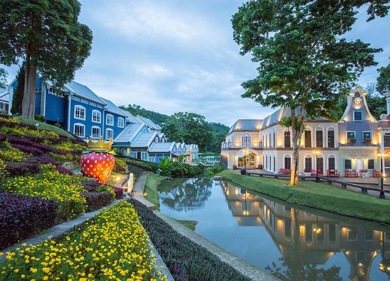 Brookside Valley Resort Hotel in Rayong: Holland Village