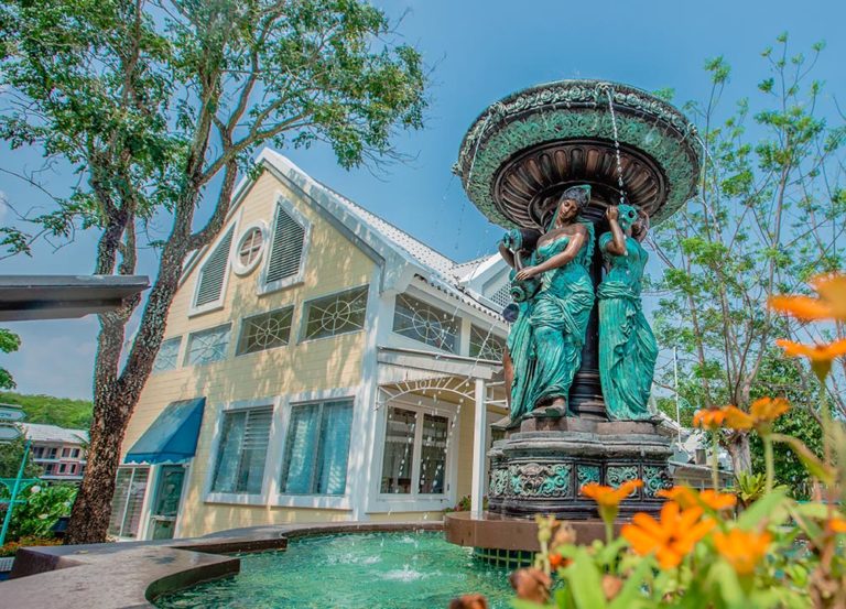 Brookside Valley Resort Hotel in Rayong: Fountain of Season